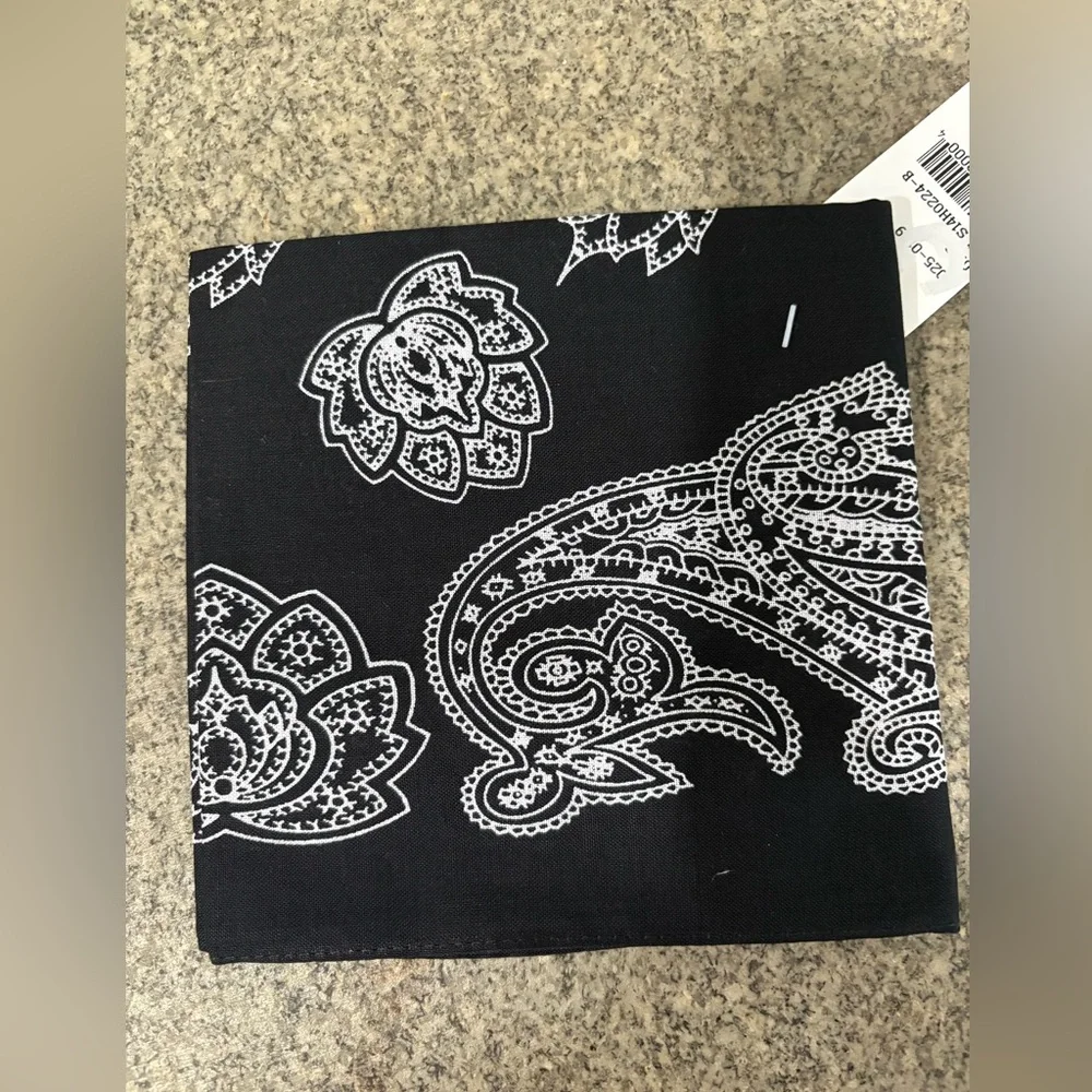 NWT Unisex Vintage Eastern Mountain Sports Black & White Bandanas (2 Pair)